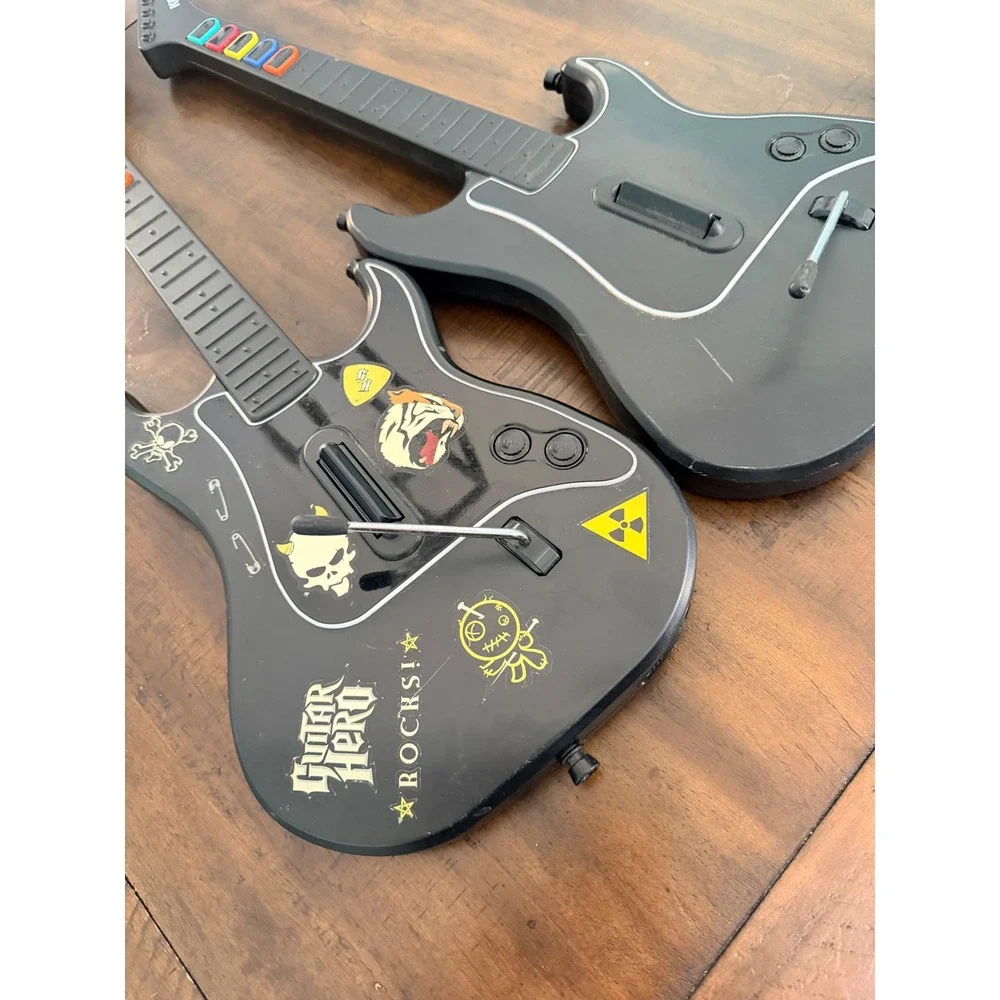 2 Guitar Hero Kramer Striker Wireless PS2 Controllers RedOctane 95119.805 Black